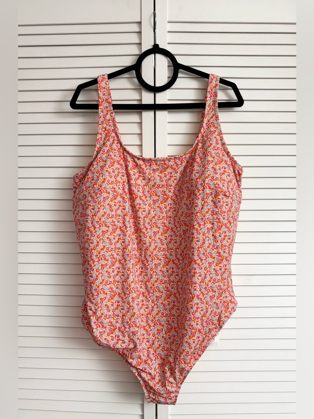 Amazon Essentials Floral Scoop-Neck One-Piece Swimsuit, Size: 4X, NWT